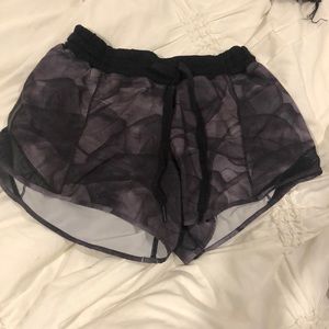 lulu lemon hotty hot shorts (1st version)